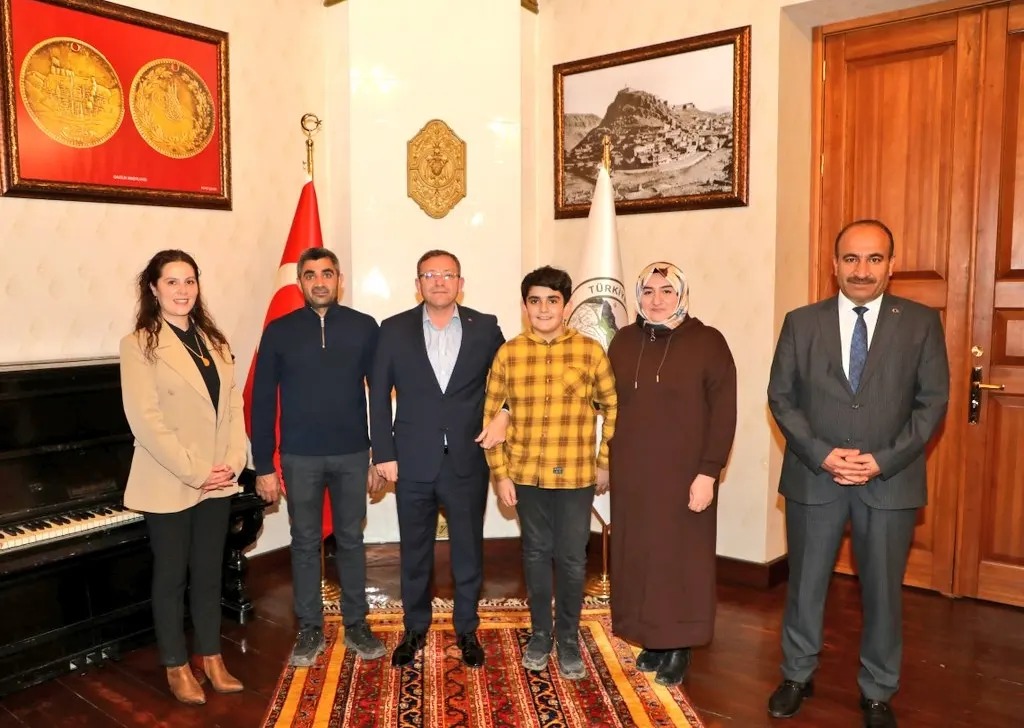 Vali Polat, Türkiye 1'incisi Can'ı makamında kabul etti