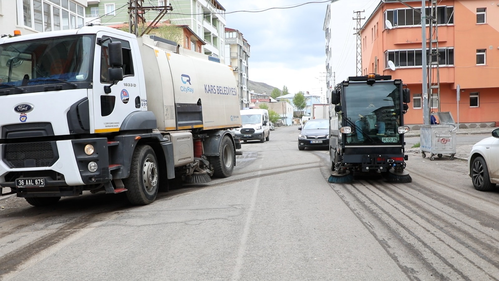 Kars Belediyesi mahallelerde temizlik çalışmasına başladı