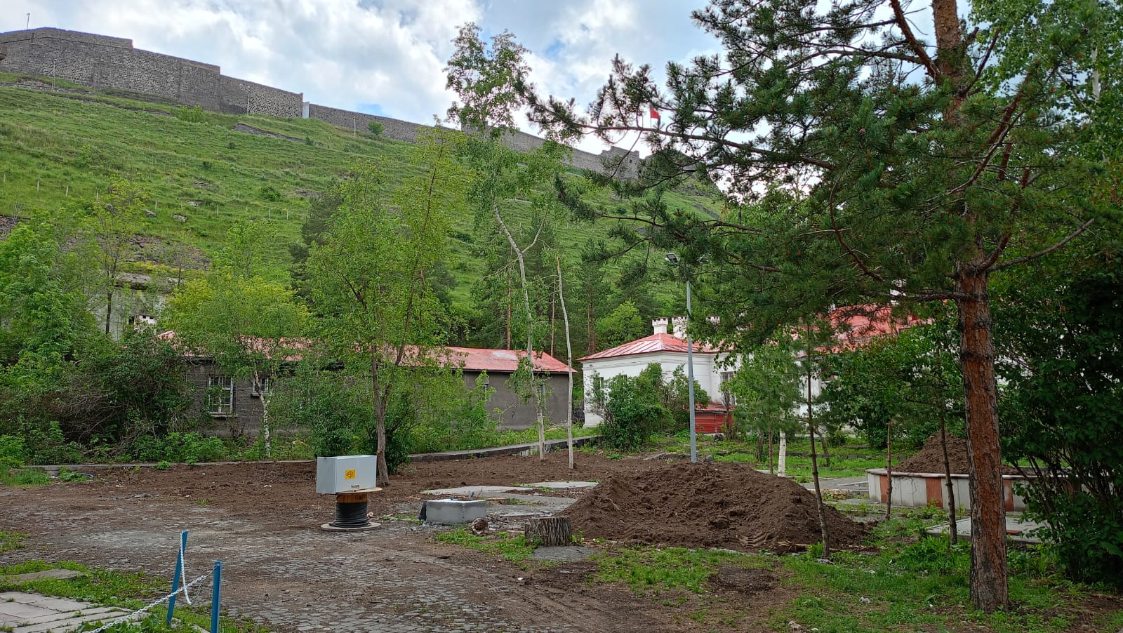 Konservatuvar bölgesinde çevre düzenlemesi yapılıyor