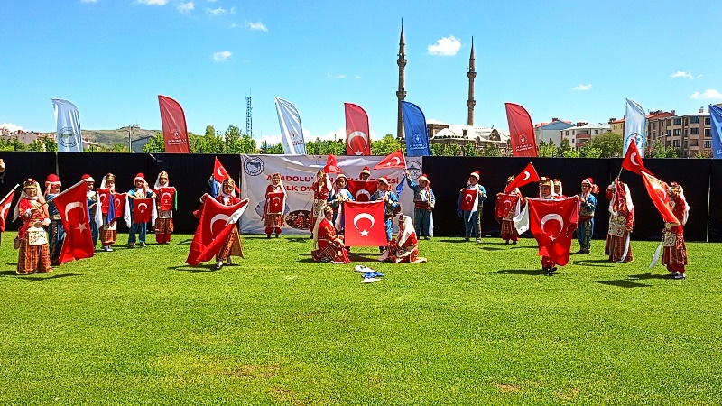 Kars’ta İlk Kez Hak Oyunları Şenliği Düzenlendi