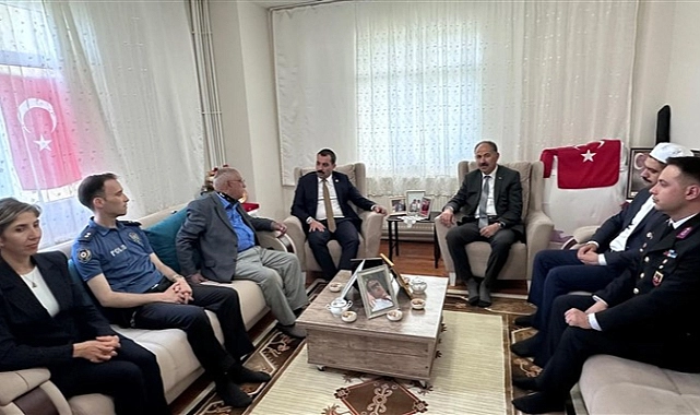 Kaymakam Akköz şehit alilerini ziyaret etti