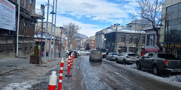 Kars’ta kar yağışı ve sis etkili oluyor