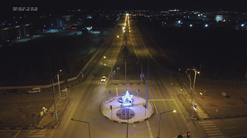 kars-belediyesi-sehri-isil-isil-yapti.jpg