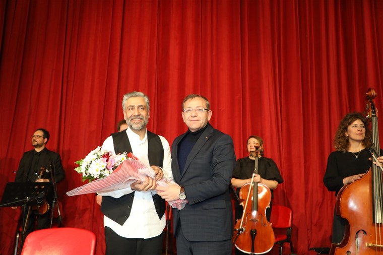 berlin-europa-senfoni-oda-orkestrasi-ve-erdal-akkaya-konserine-yogun-ilgi.jpg