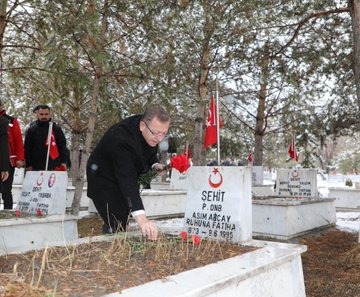 canakkale-zaferinin-109-yili-ve-sehitleri-anma-gunu-torenlerle-kutlandi.jpg