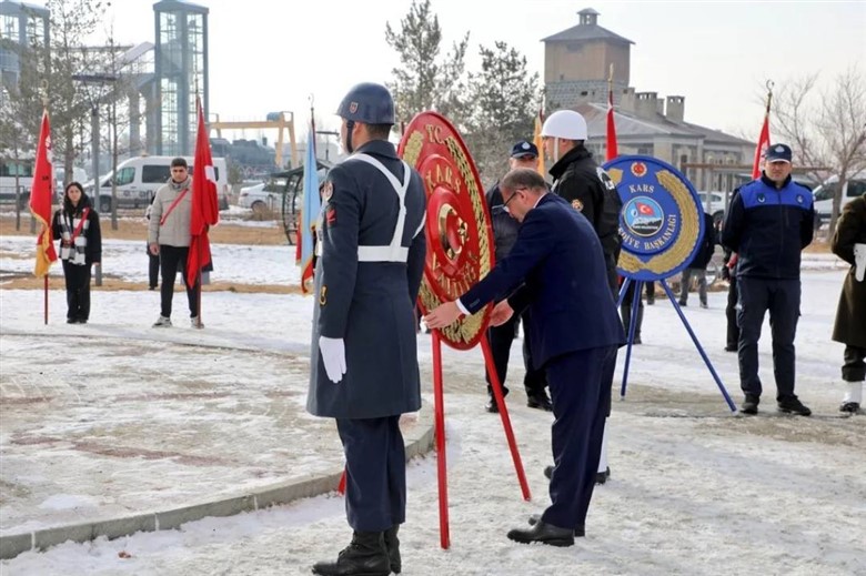 dogu-cephesi-komutani-karsin-kurtaricisi-kazim-karabekir-pasa-vefatinin-77-yildonumunde-karsta-duzenlenen-toren-ve-etkinliklerle-aniliyor-002.jpg