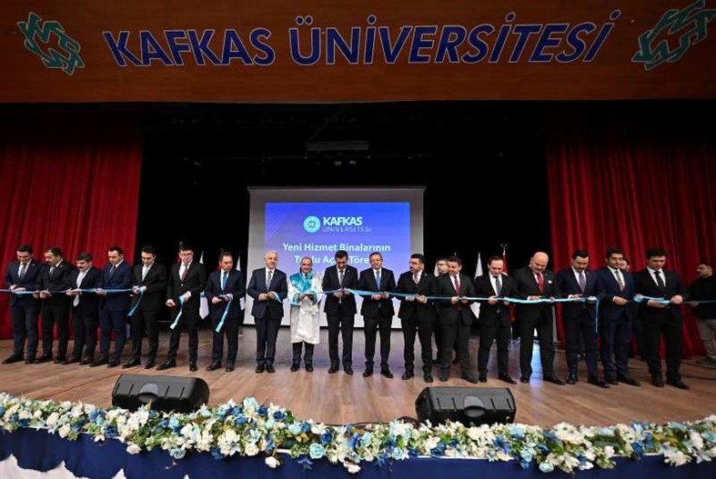 kafkas-universitesi-buyuyor-001.jpg
