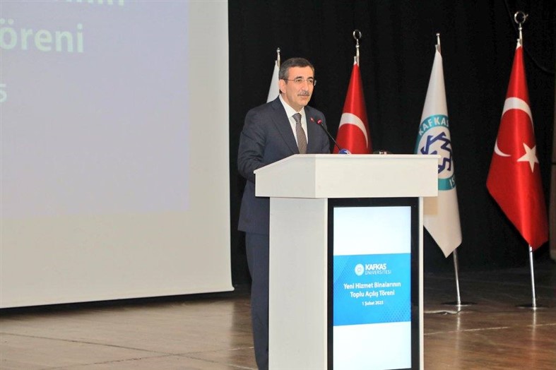 kafkas-universitesi-buyuyor-002.jpg