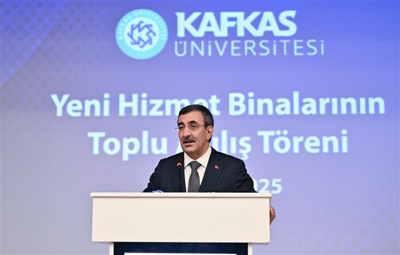 kafkas-universitesi-buyuyor.jpg