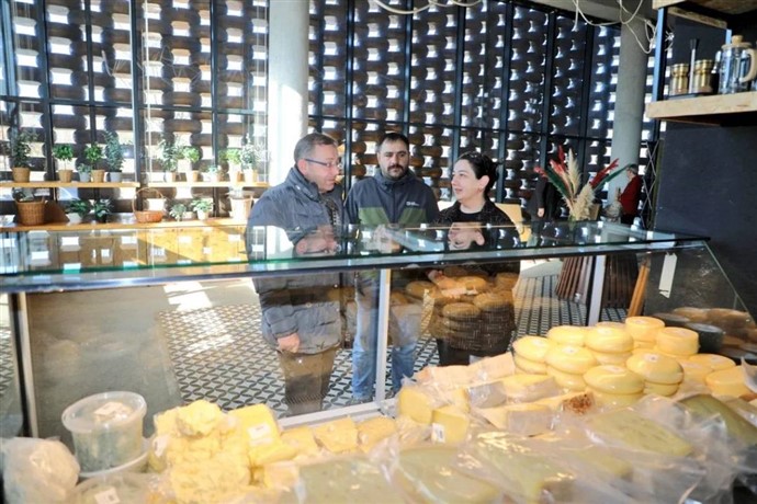 vali-polat-peynir-muzesini-misafirlere-anlatti-002.jpg