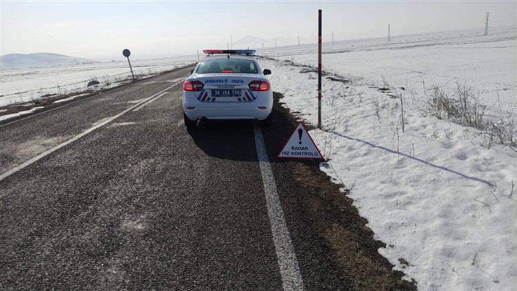 karsta-trafik-denetimleri-araliksiz-devam-ediyor.jpg