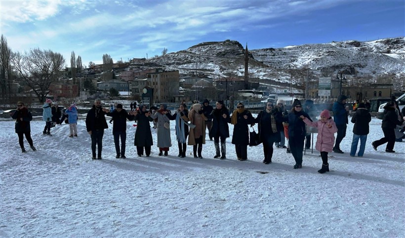 karsta-kisa-ozel-bir-senlik.jpg