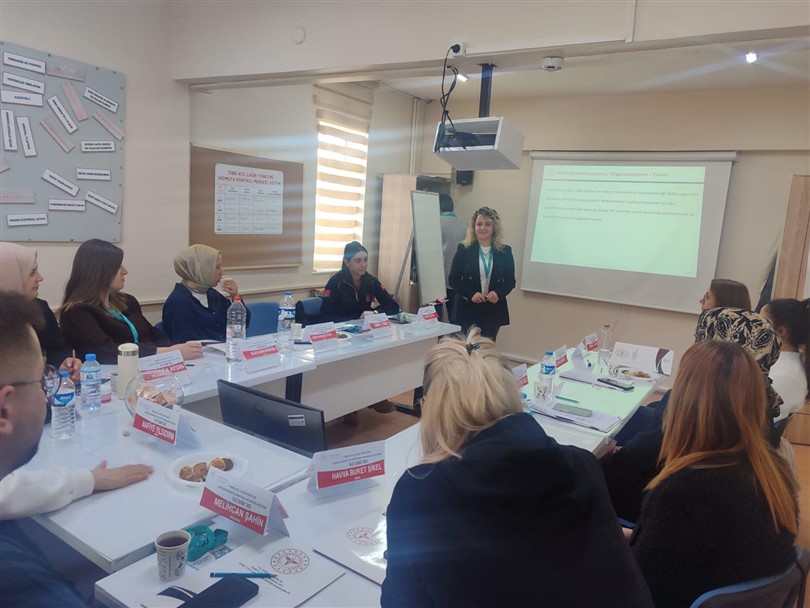 karsta-tibbi-acil-cagri-yonetimi-egitimi-duzenlendi-001.jpg