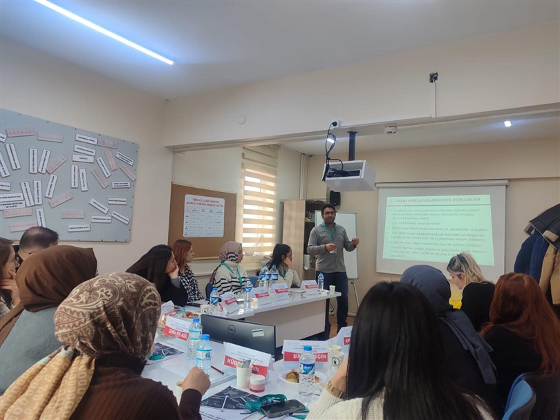 karsta-tibbi-acil-cagri-yonetimi-egitimi-duzenlendi-003.jpg