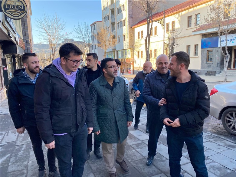 soz-konusu-ziyaretleri-dikkat-ceken-ak-parti-kars-il-baskani-adem-calkina-ziyaretleri-sirasinda-partisinin-il-baskani-muammer-sancar-merkez-ilce-baskani-mehmet-nuri-kisli-ve-yonetim-kurulu-uyeleri-de-eslik-ediyor-002.jpg
