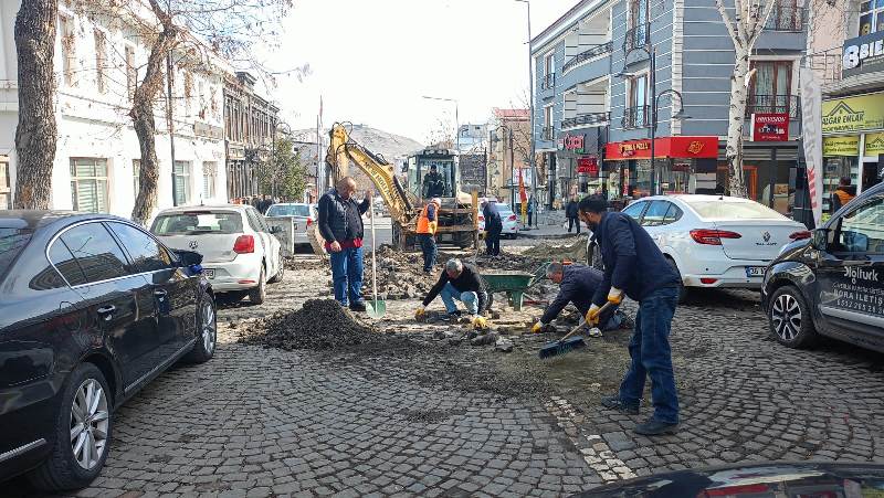 selahattin-filtekin-caddesi-onariliyor.jpeg
