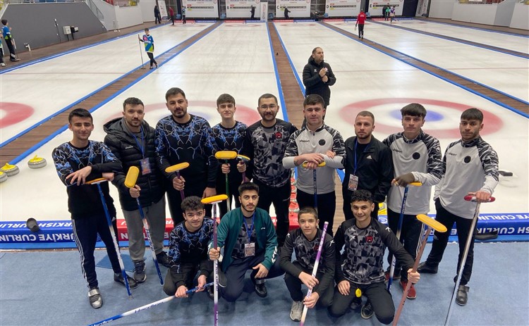 kafkars-curling-erkek-takimi-erzurum-etabi-bolge-sampiyonu-oldu.jpg