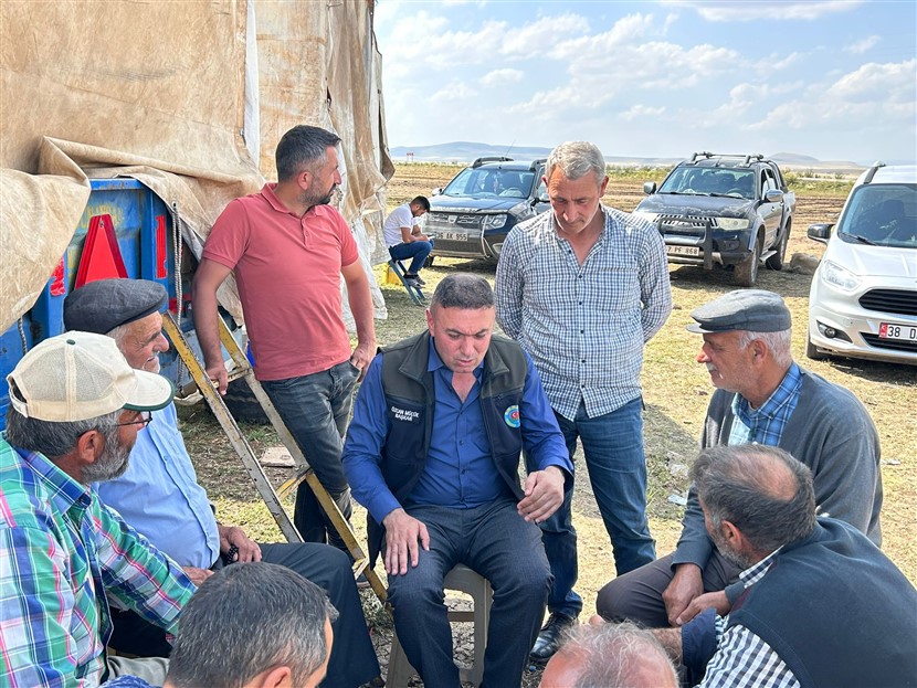 kars-ziraat-odasi-baskani-ozcan-mucuk-merkeze-bagli-olculu-oguzlu-bayraktar-yagikesen-bekler-tazekent-ve-hamzagerek-koylerinde-ciftci-ziyaretlerinde-bulundu-001.jpg