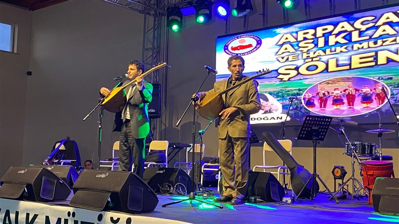 arpacayda-asiklar-ve-halk-muzigi-soleni-duzenlendi-001.jpg