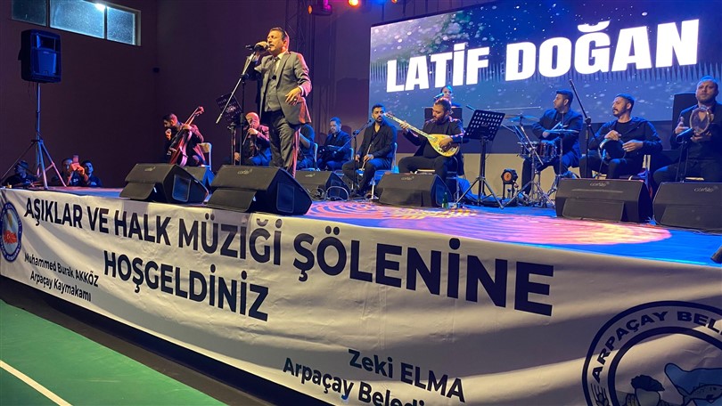 arpacayda-asiklar-ve-halk-muzigi-soleni-duzenlendi-003.jpg