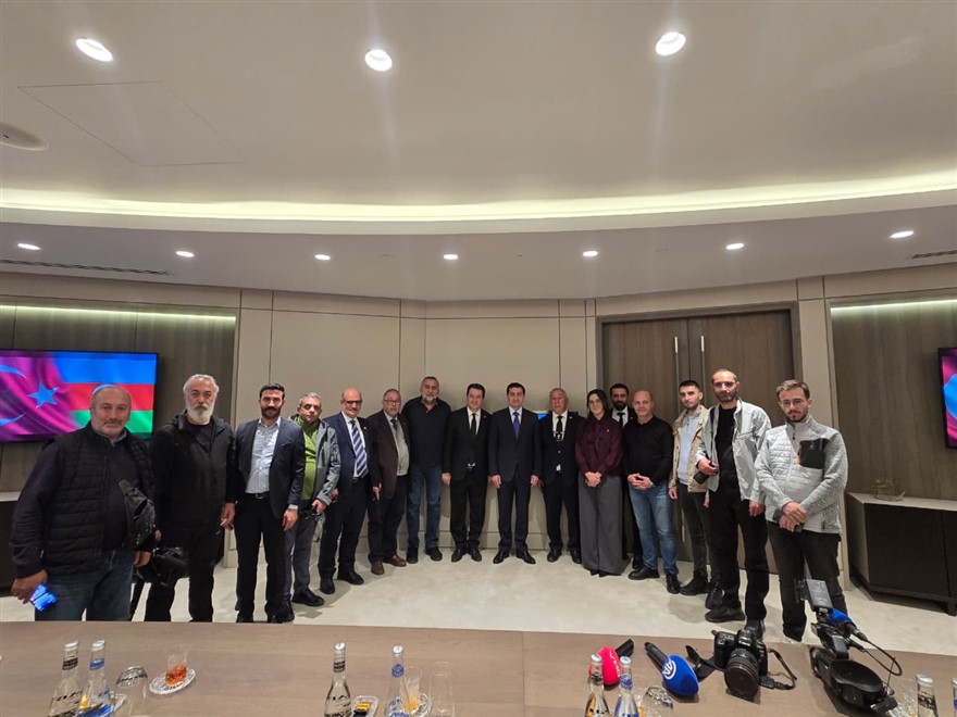 azerbaycan-cumhurbaskani-yardimcisi-ve-cumhurbaskanligi-idaresi-dis-politika-dairesi-baskani-hikmet-haciyev-bakude-bulunan-kars-erzurum-ve-igdirli-gazetecilerle-bir-araya-geldi.jpg