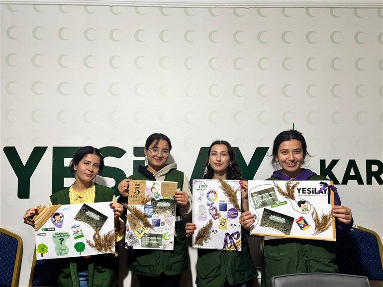 yesilaydan-ozel-bir-kolaj-atolyesi-etkinligi.jpg