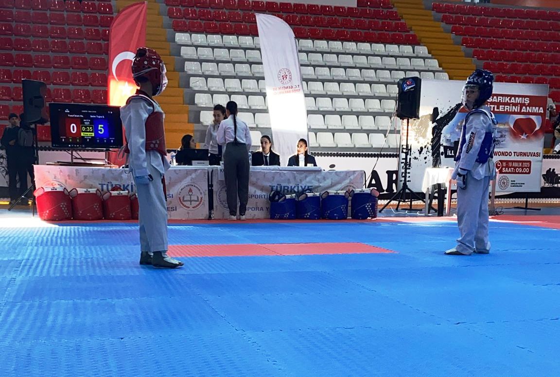 sarikamis-sehitlerini-anma-iller-arasi-tekvando-turnuvasi-basladi-003.jpeg
