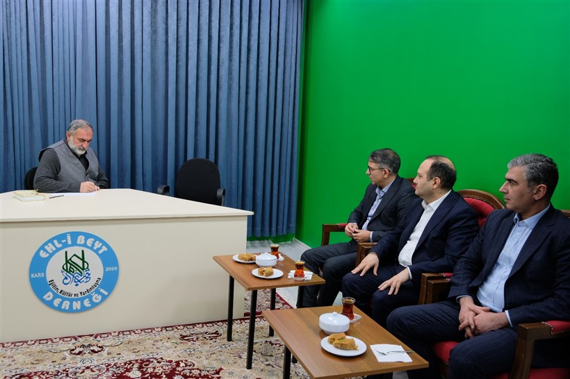 azerbaycan-dini-heyeti-kars-ehlibeyt-dernegini-ziyaret-etti-001.jpg