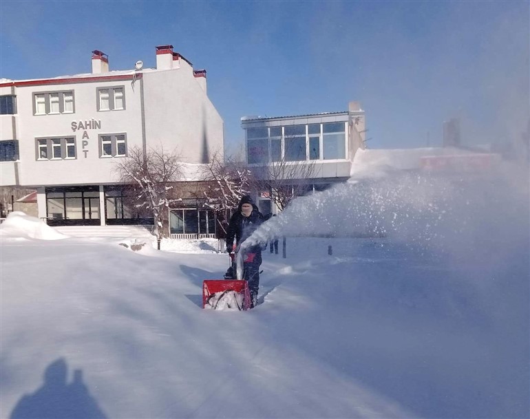 arpacayda-karla-mucadele-calismalari-araliksiz-devam-ediyor-003.jpg