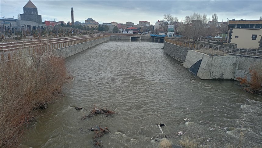 kars-cayinin-coskun-akisi-hizlaniyor.jpg