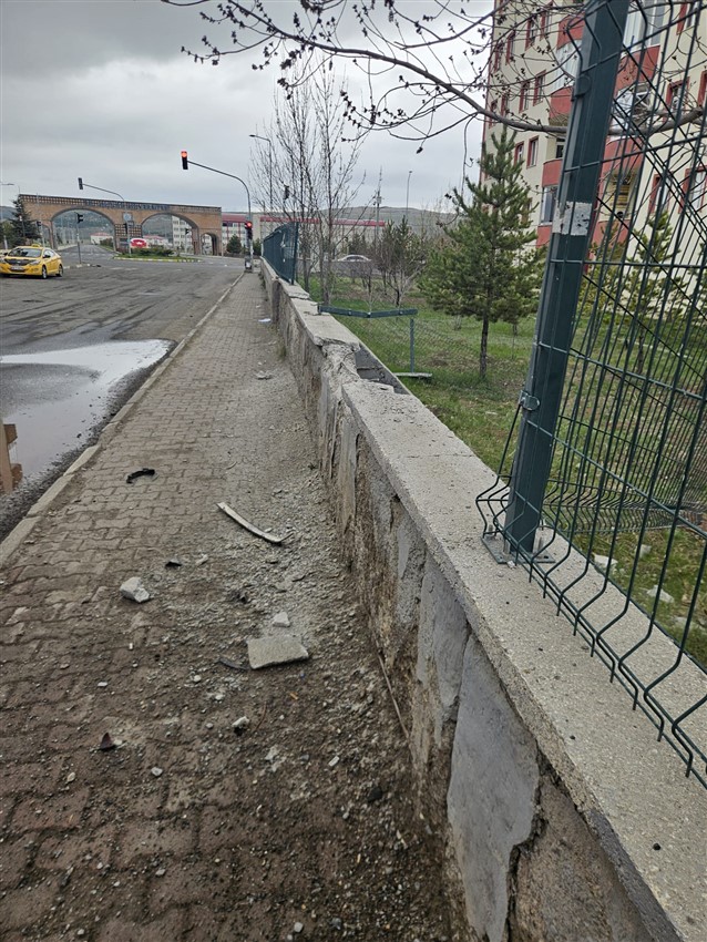 karsta-refuje-carpan-aractaki-sahis-yasamini-yitirdi-001.jpg