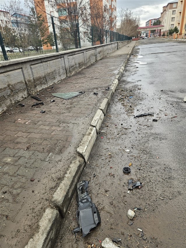 karsta-refuje-carpan-aractaki-sahis-yasamini-yitirdi-002.jpg