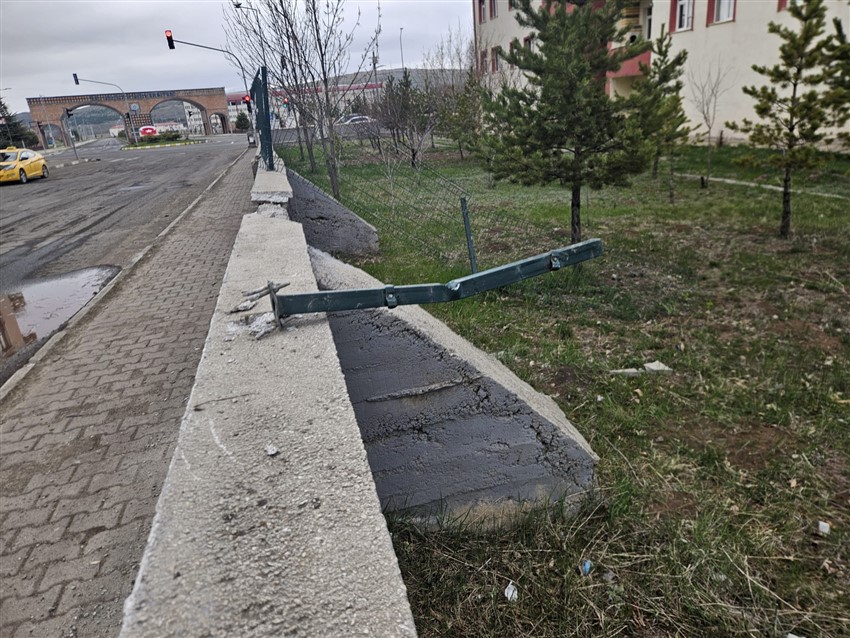 karsta-refuje-carpan-aractaki-sahis-yasamini-yitirdi.jpg