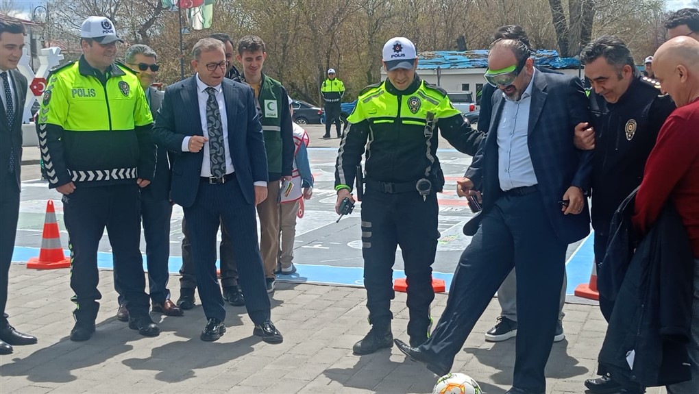 karsta-trafik-haftasi-il-genelinde-kutlaniyor-003.jpg