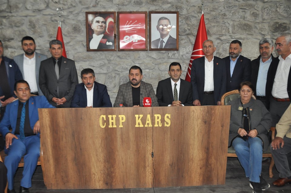 karsta-ki-chpli-kurultay-delegeleri-noterde-imza-verdi-001.jpg