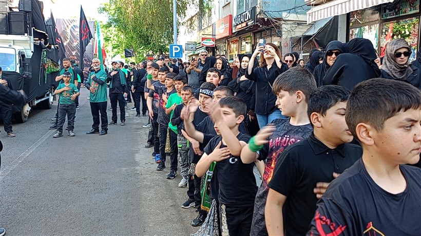 karsta-binlerce-kisi-hz-huseyinin-yasini-tuttu-001.jpg