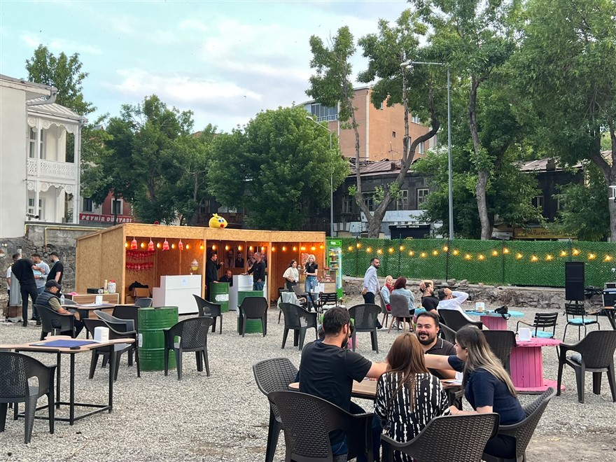 karsta-acik-hava-sinema-etkinligi-001.jpg