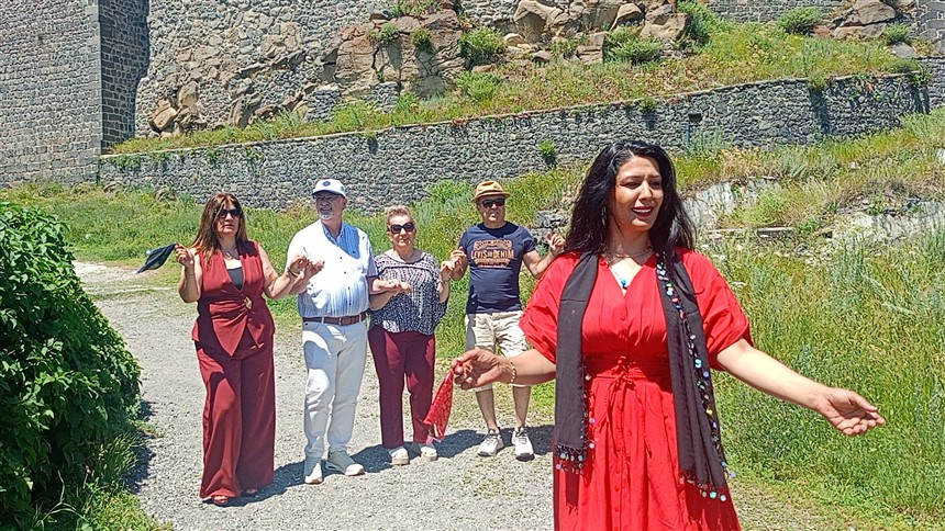 sivan-kader-karakasa-karsta-klip-cekti-001.jpg
