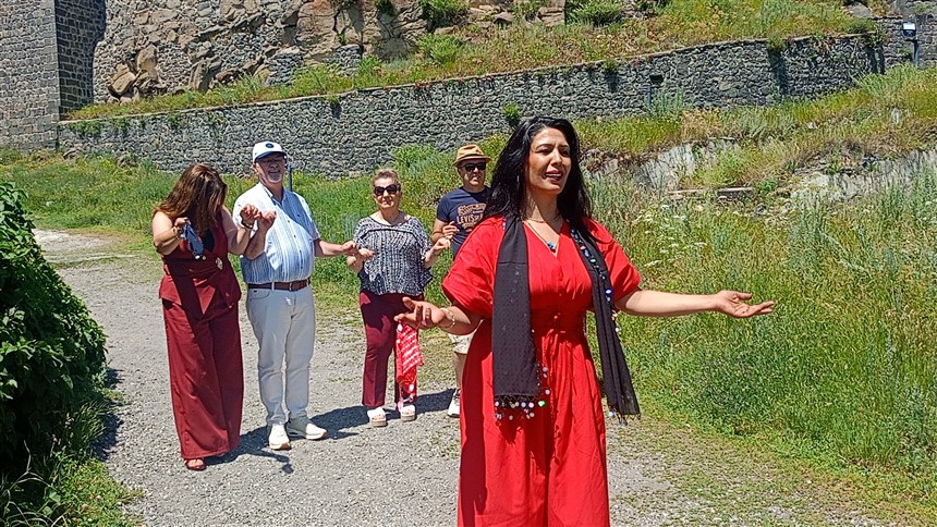 sivan-kader-karakasa-karsta-klip-cekti-002.jpg