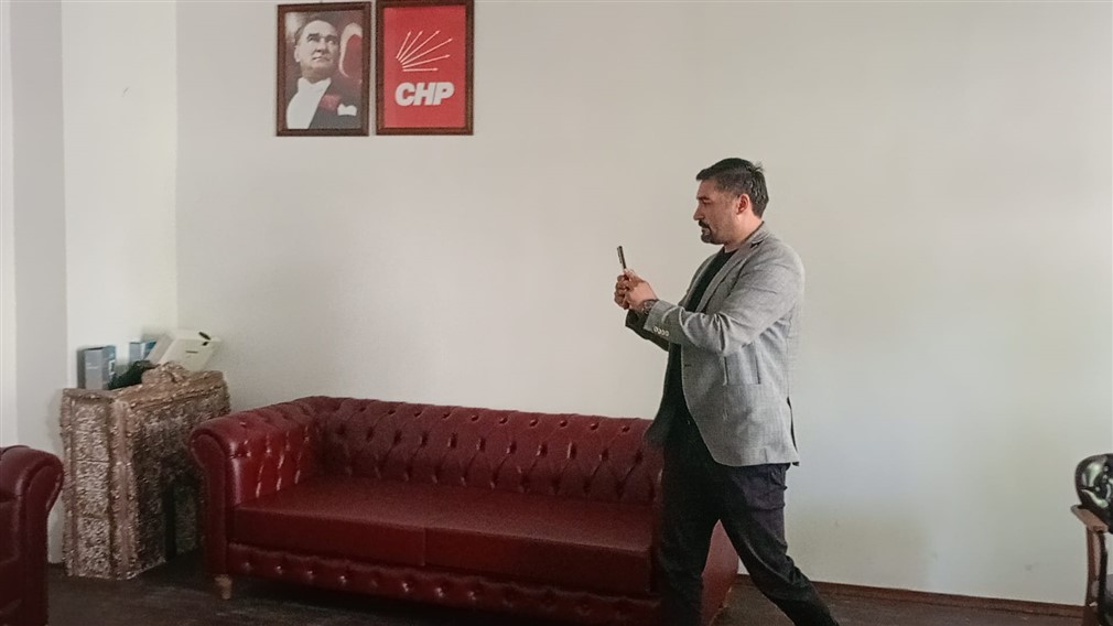 chp-kars-il-baskanliginin-kapisi-cilingirle-acildi-003.jpg