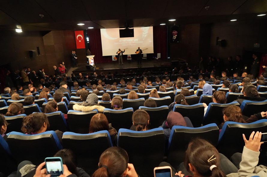 kars-belediye-baskani-otuken-senger-gazi-mustafa-kemal-ataturkun-102-yil-onceki-kars-ziyareti-onun-karslilara-ve-ulkemizin-dogusundaki-vatandaslarimiza-verdigi-degerin-guclu-bir-ifadesidir-001.jpg